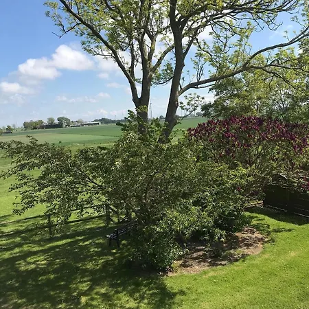 In Mit Grossem Garten